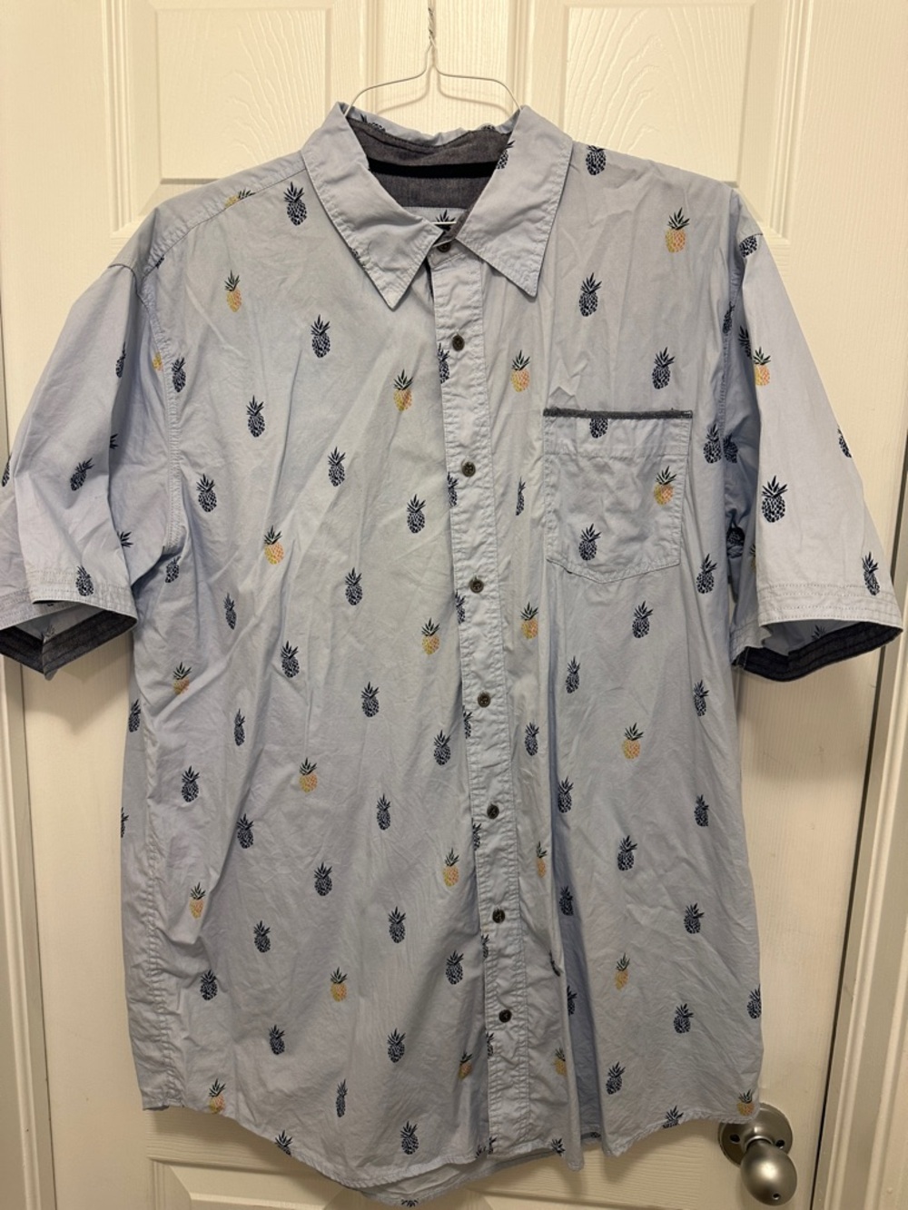 Lee Light Blue Short-Sleeve Button-Down Shirt with Pineapple Print XLT